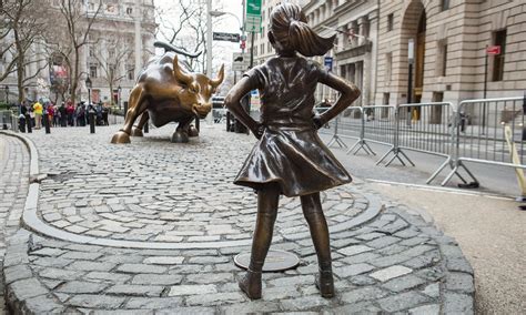 ‘Fearless Girl’ sculptor mints NFTs to cover legal fees in rights dispute