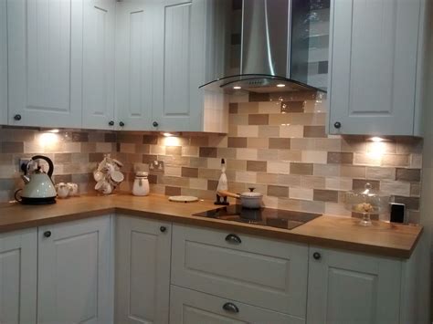 48+ Attractive Kitchen Tile Mosaic Elaboration - Decornish [dot] com | Brown kitchen tiles ...