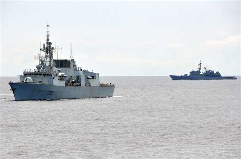 Royal Canadian frigate HMCS Ville de Quebec (F 332) - PICRYL Public ...