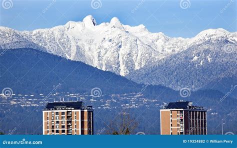 Vancouver Skyline Snowy Two Lions Mountains BC Stock Photography - Image: 19324882