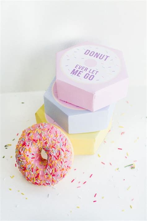 Print off these free donut boxes for your valentines! They're super ...