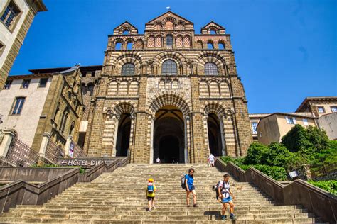 Le Puy-en-Velay Cathedral (Le Puy-en-Velay, 11th century-13th century) | Structurae