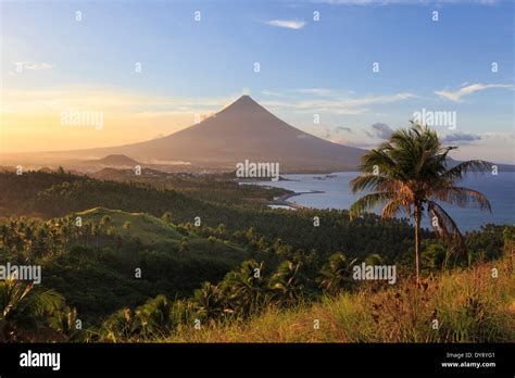 Philippines, Southeastern Luzon, Bicol, Mayon Volcano Stock Photo - Alamy