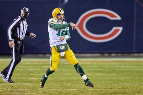 What Is Aaron Rodgers' Record Against the Chicago Bears?