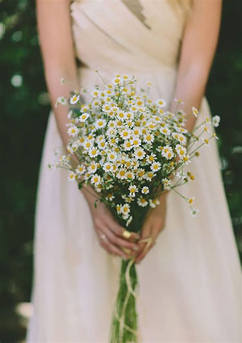 Daisy wedding bouquet in 2020 | Daisy wedding, Wildflower wedding, Wedding flowers