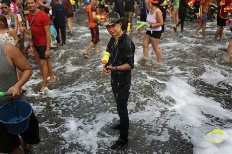 Thailand rings in New Year with water festival