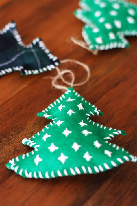 How to Make an Easy Felt Christmas Tree Ornament