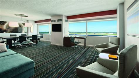 Hotel Accommodations and Suites in DFW Airport | Grand Hyatt DFW