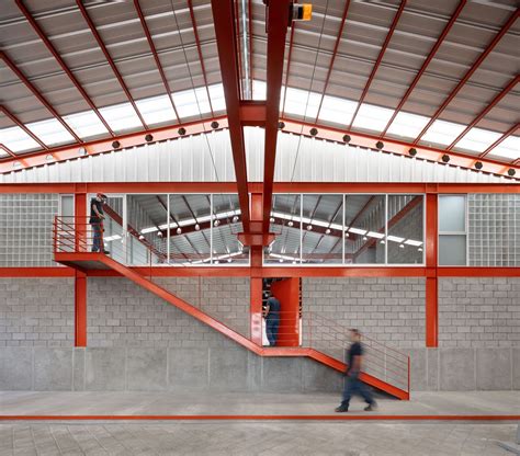 Nave industrial FM / Emilio Alvarez Abouchard Arquitectura | ArchDaily Perú