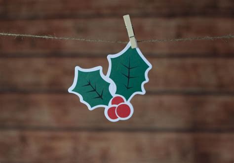 Christmas ornaments hanging on the rope - Creative Commons Bilder