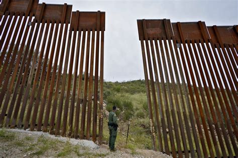 Greg Abbott vows to spend 2023 building Texas border wall following long delay - Washington Examiner