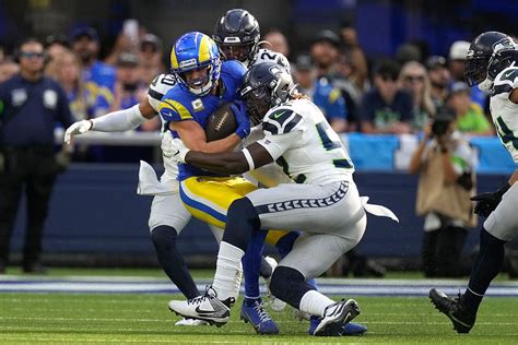 Cooper Kupp injury update: Rams WR gets stepped on by Seahawks player | Marca