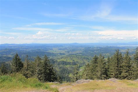 Spencer Butte Trail. Eugene. Hiking in Oregon. 2.2 mile hike. | Butte, Trail, Natural landmarks