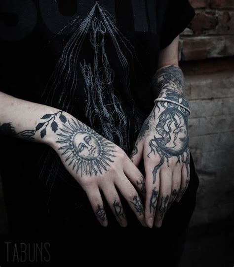 Aggregate 74+ gothic hand tattoos best - in.cdgdbentre