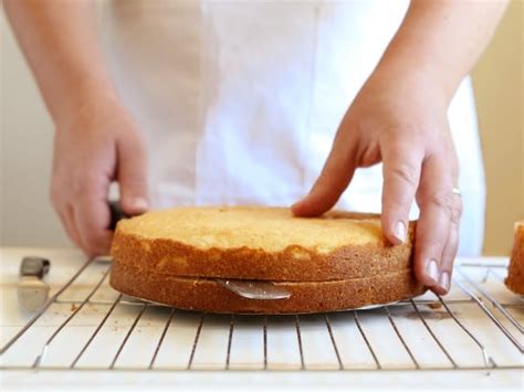 How to cut a cake into even layers - Completely Delicious