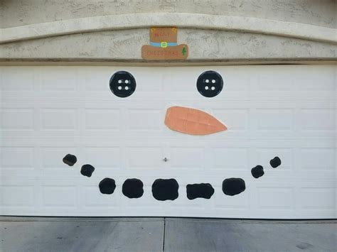 23 Creative DIY Christmas Outdoor Ideas for Frontyard | Outdoor christmas diy, Garage door ...