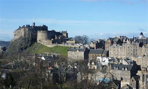 10 Facts about Edinburgh Castle - Fact File