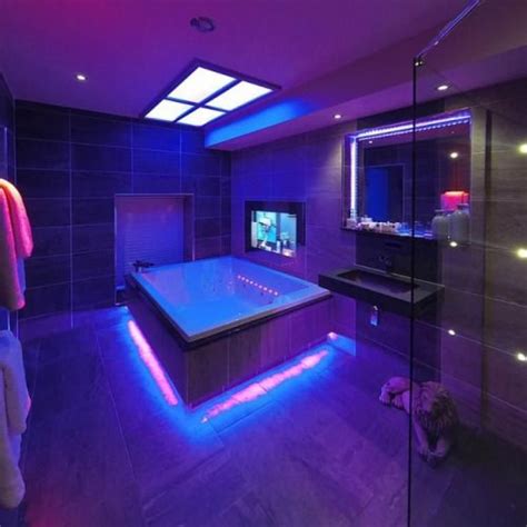 Beautifully Admirable Hot Tub Room Decor Ideas | Hot tub room, Dream house decor, Dream house ...