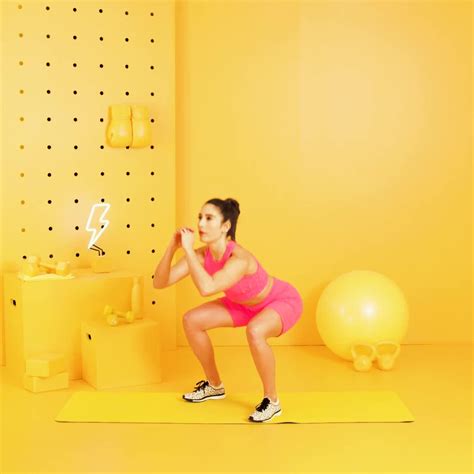 12 Best Hip Strengthening Exercises For Women From Trainers