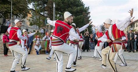 ‘Vallja e Tropojës’ shpallet pasuri kombëtare - Shqip.info