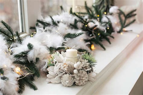 46 Christmas Window Decorating Ideas for a Festive Feeling Outdoors