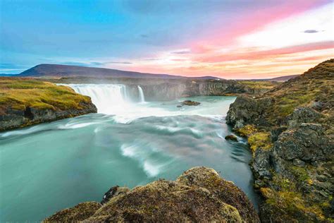 The Top Waterfalls to Visit in Iceland