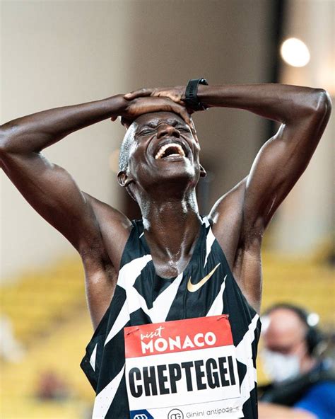 Joshua Cheptegei sets a new World Record on the 5000m.