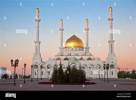 Nur astana mosque hi-res stock photography and images - Alamy