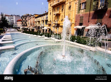 Brunnen in Acqui Terme Piemont Italien Stockfotografie - Alamy