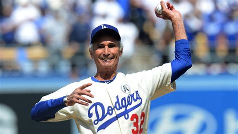 Dodgers great relieves Magic for ceremonial first pitch