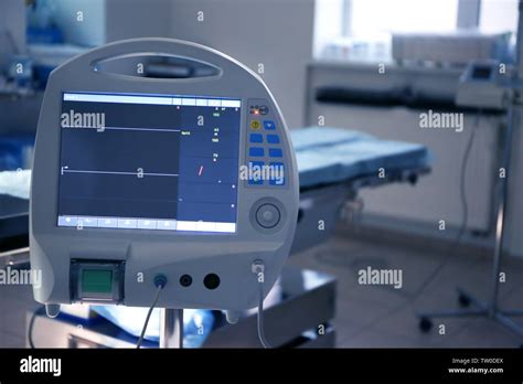 Cardiac monitor hi-res stock photography and images - Alamy