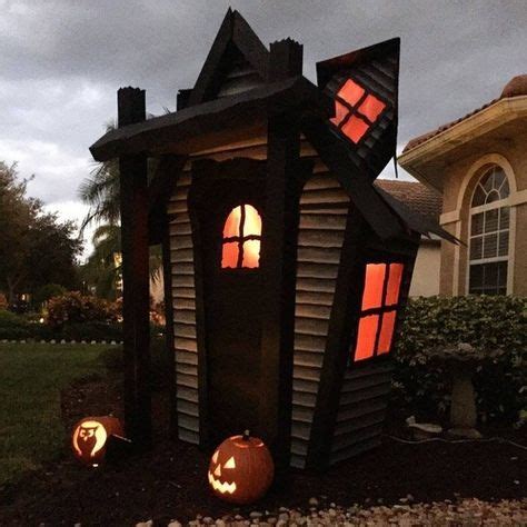 This haunted house prop is entirely made of cardboard, and it folds up like a box! Amazing build ...