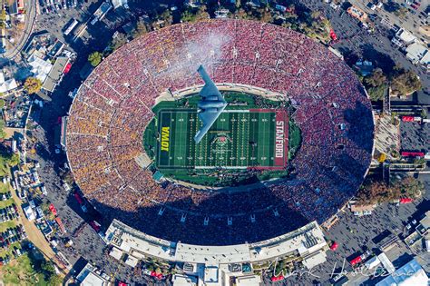 Freaking awesome photo of the B-2 Stealth Bomber doing the Rose Bowl ...