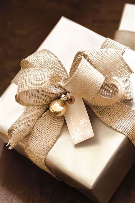 Gift Wrapping Tips From Top Designers | Gift wrapping inspiration ...