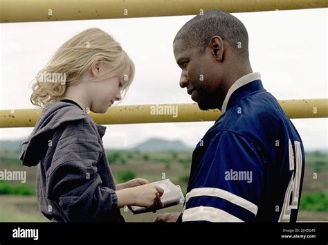 DAKOTA FANNING, DENZEL WASHINGTON, MAN ON FIRE, 2004 Stock Photo - Alamy