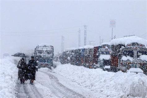 Season's first snowfall in higher reaches of J&K, Ladakh - The Statesman