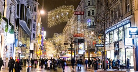 Christmas in Vienna: Christmas Lights Walking Tour & Festive Things to ...