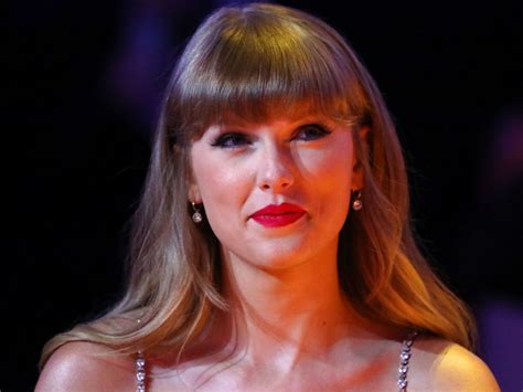 Taylor Swift Sets An Industry Standard By Giving Her Tour Staff $55 Million In Bonuses. Is this ...