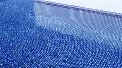 What Type of Pool Tile is the Best for Swimming Pools?