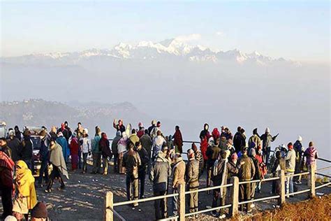 The magnificent snow-capped Tiger Hills declared to be a plastic free zone - GetBengal story