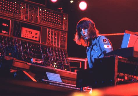 Keith Emerson, ’70s Rock Showman With a Taste for Spectacle, Dies at 71 ...