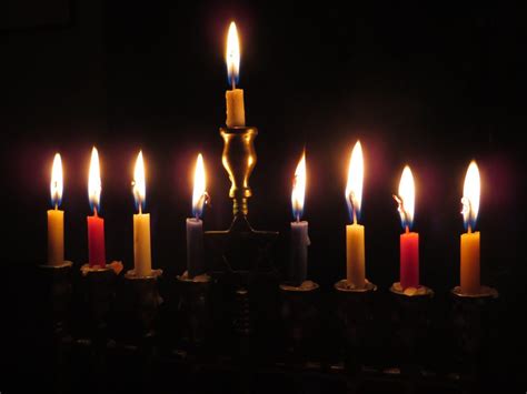 Guide to Lighting the Menorah | Judaica Webstore Blog