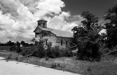 Tar Creek Superfund Site- Picher Oklahoma Christian Church Editorial Image - Image of water ...