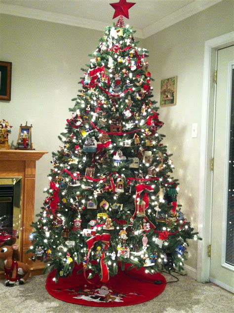 Hallmark Christmas Tree. My mom's Christmas tree. The most beautiful Christmas tree, decora ...