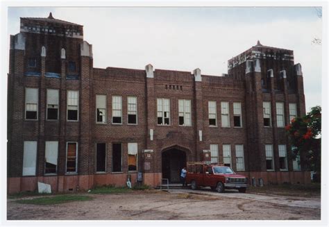 [Donna Central Elementary School Photograph #1] - The Portal to Texas History