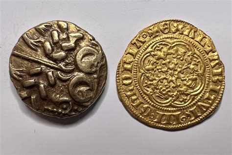 Ancient Gold Coins Minted 1,400 Years Apart Unearthed in Same Field ...