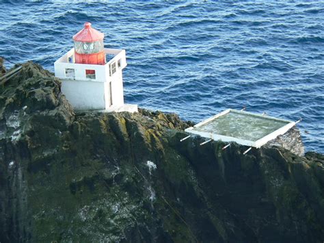 Does anyone know how þrídrangar lighthouse was built? : r/Iceland