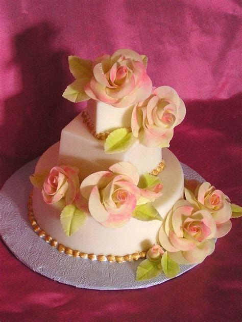 File:Traditional cake with large cabbage roses.JPG - Wikimedia Commons