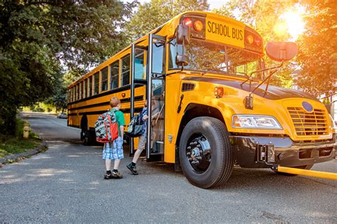 4 Simple School Bus Safety Tips to Share With Your Kids - American Alarm