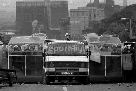 Reportage photo of Battle of Orgreave 1984. Riot Police, winged riot van... 18... | Report digital